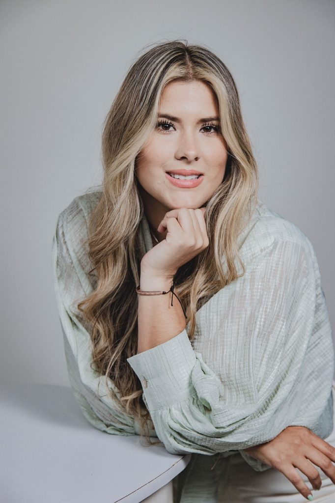 About Us woman, smile, model, fashion, female, portrait, colombia, girl, businesswoman, manager, business, office, management, work, finance, artist